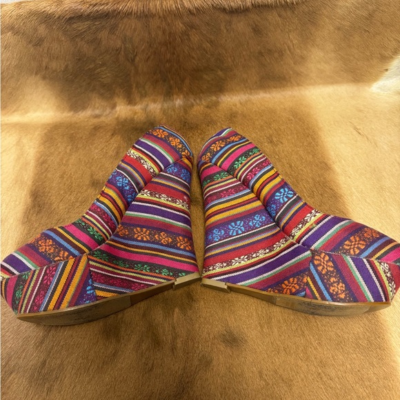 Breckelles Woman’s Wedge Heels Shoes Size 8 US Multicolor Boho Artsy Spring - Picture 8 of 13